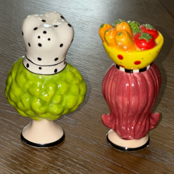 Dollymama Kitchen ladies salt & pepper shakers - Picture 5 of 9